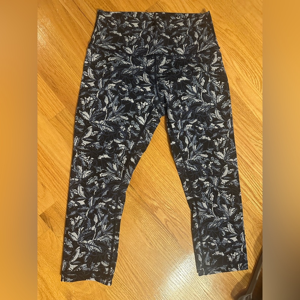 lululemon athletica Leaf Pattern Leggings - Navy Blue and White